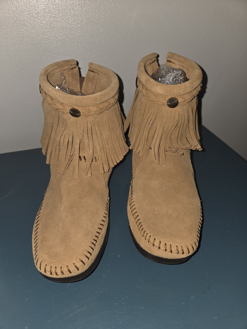 Minnetonka Tan Suede Fringe Ankle Booties, Back Zipper, Size 7.5 Dark Stitching